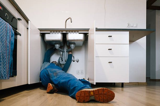 Professional Leak Detection technician working in Palos Heights, IL